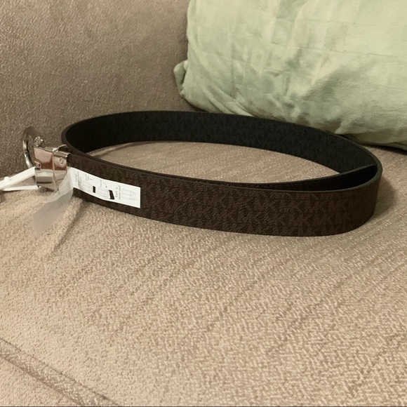 Authentic Michael Kors Reversible Belt - Picture 4 of 10
